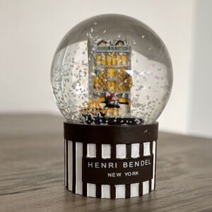 Henri Bendel Snow Globe with flagship store and taxi  2.5” tall